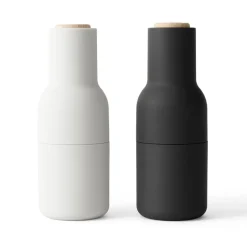 Audo Copenhagen Molinillos De Sal Y Pimienta<2 molinillos de especias Bottle, Ash-carbon (tapa de haya) NegroBlanco