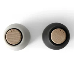 Audo Copenhagen Molinillos De Sal Y Pimienta<2 molinillos de especias Bottle, Ash-carbon (tapa de haya) NegroBlanco