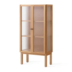 Audo Copenhagen Armario con puertas de vidrio Curiosity 143 cm, Oak Beige New