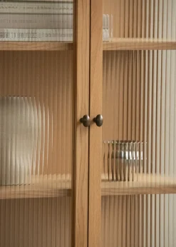 Audo Copenhagen Vitrinas Y Gabinetes|Vitrinas Y Gabinetes<Armario con puertas de vidrio Curiosity glasdörr 168 cm, Oak Beige