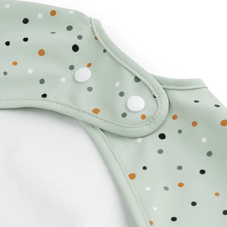 Done by deer Babero con mangas Happy Dots, Green Verde Hot