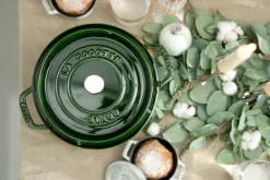 STAUB Cacerola de hierro fundido La Cocotte redonda 2,6 L, albahaca Verde Hot