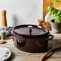 STAUB Cacerola de hierro fundido La Cocotte oval 5,5 L, granadina Rojo Sale