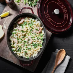STAUB Cacerola de hierro fundido La Cocotte oval 4,2 L, granadina Rojo Outlet