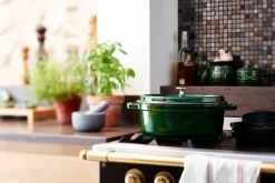 STAUB Cacerola de hierro fundido La Cocotte oval 6,7 L, granadina Rojo