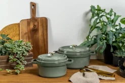 STAUB Cacerola de hierro fundido La Cocotte redonda 5,2 L, Madera de eucalipto Verde New