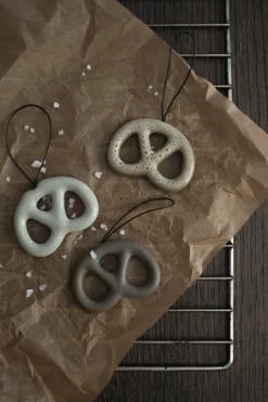 DBKD Colgante decorativo Hanging pretzel, Dust Marrón Sale