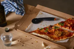 Fiskars Cortador de pizza Functional Form, Negro Hot