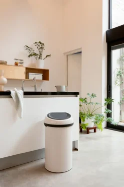 Brabantia Cubo de basura redondo Touch Bin 60 L, Soft Beige Hot