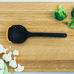 Fiskars Cucharas De Cocina<Cuchara de cocina con agujeros Functional Form 29,6 cm, negro NaranjaNegro
