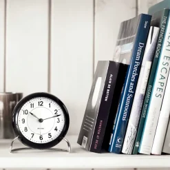 Arne Jacobsen Clocks Despertador AJ Station, , Negro Online