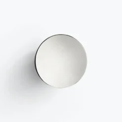 New Works Espejo de pared Aura small, Acero inoxidable Plateado