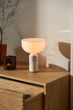 New Works Lámparas De Cama<Lámpara de mesa portátil Kizu, White marble Blanco