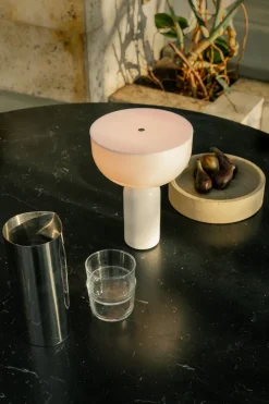 New Works Lámparas De Cama<Lámpara de mesa portátil Kizu, White marble Blanco
