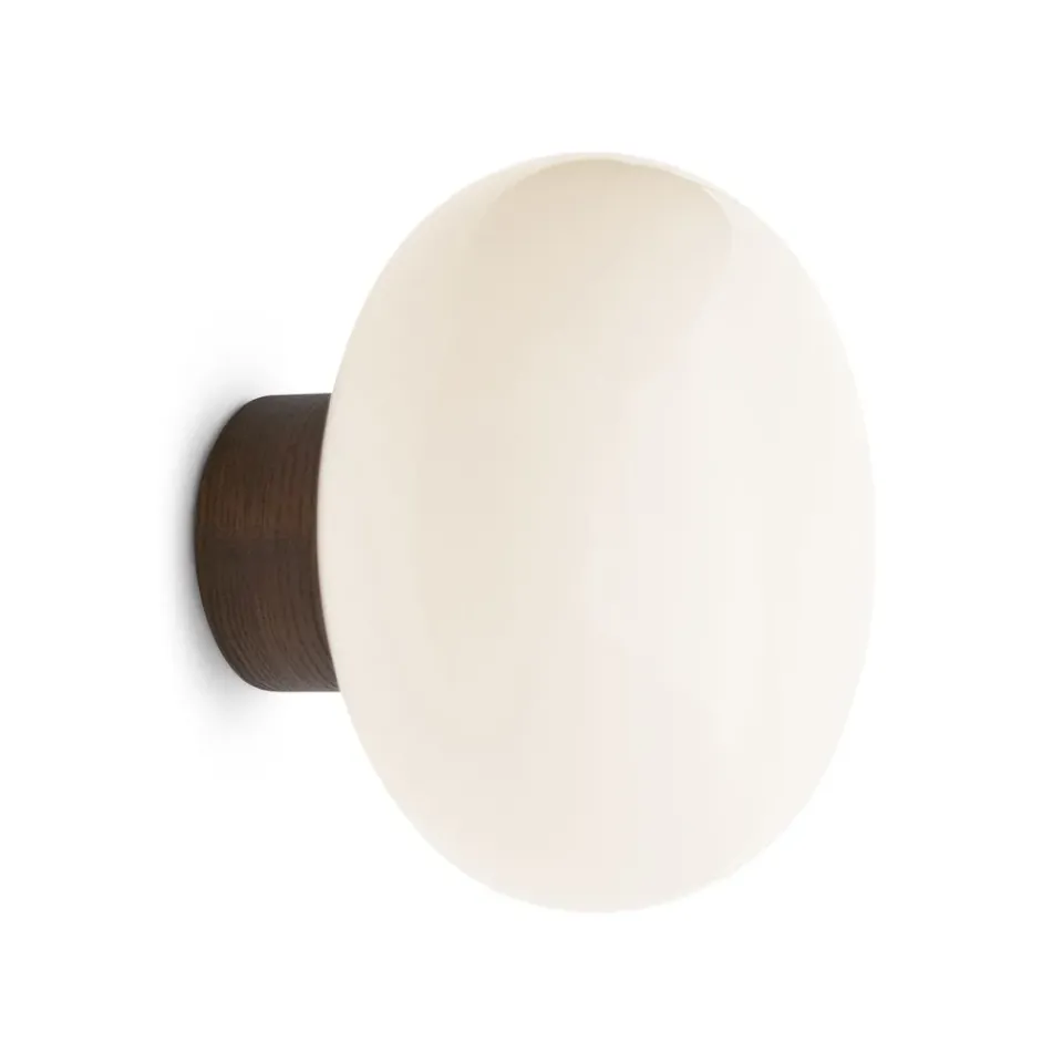 New Works Lámpara de pared Karl-Johan, Smoked oak-White opal glass MarrónBlanco