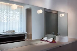 Flos Lámpara de pared y techo Mini Glo-Ball CW de montaje en espejo, Blanco Best