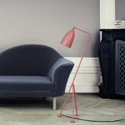 GUBI Lámpara de pie Gräshoppa, vintage Rojo Outlet
