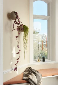 AYTM Macetas<Maceta de pared Globe Ø21 cm, Taupe Beige