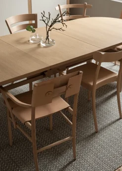 Gärsnäs Mesas De Comedor<Mesa Ateljé, Roble-natural-pomo en roble Beige