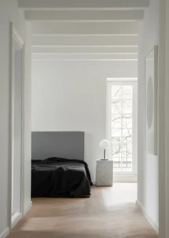 Audo Copenhagen Mesa auxiliar Plinth tall 30x30x51 cm, White Blanco Best