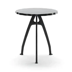 Byarums bruk Mesas De Jardín<Mesa de café Odd, , soporte lacado en , borde ondulado Negro
