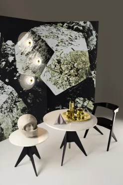 Tom Dixon Mesas De Jardín<Mesa de café Screw Ø90 cm, Mármol blanco-hierro fundido BlancoNegro