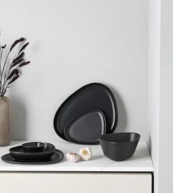 LIND DNA Plato hondo 1 Curve Stoneware 9x22 cm, Black Negro Clearance