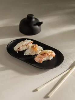 Design House Stockholm Plato ovalado Sand 12,5x20 cm, Black clay Negro Hot