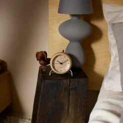 Arne Jacobsen Clocks Relojes De Escritorio Y Despertadores<Reloj de mesa AJ City Hall, Sandy Beige
