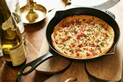 STAUB Sartén de hierro fundido con pico de vertido Ø26 cm, Negro New