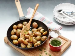 STAUB Sartén de hierro fundido negra con mango de madera claro, Ø26 cm Negro Outlet