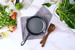 Victoria Sartén de hierro fundido , previamente curado, Ø 16 cm Negro Online