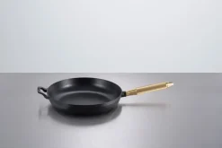 STAUB Sartenes Y Ollas De Hierro Fundido<Sartén hierro fundido Buster & Punch negro Ø28 cm, Asa de latón NegroColor dorado