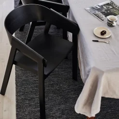 Muuto Silla con reposabrazos Cover, Negro