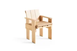 HAY Silla de comedor Crate con reposabrazos en pino lacado, Pino lacado al agua Beige