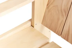 HAY Silla de comedor Crate con reposabrazos en pino lacado, Pino lacado al agua Beige