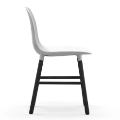 Normann Copenhagen Silla Form patas negras, Blanco