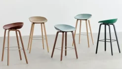 HAY Taburetes Altos<Taburete alto About a Stool 32 con base de nogal 2.0, Ladrillo suave-soporte de acero inoxidable Rojo