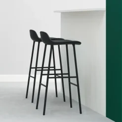 Normann Copenhagen Taburetes Altos<Taburete bar Form bajo, Green, patas de acero lacadas en Verde