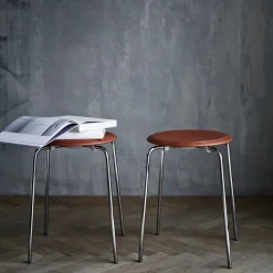 Fritz Hansen Taburete Dot cuero, Nogal Marrón Hot