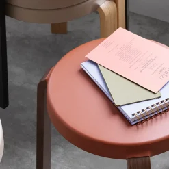 Normann Copenhagen Taburetes<Taburete Tap, Caramel, patas de roble Marrón