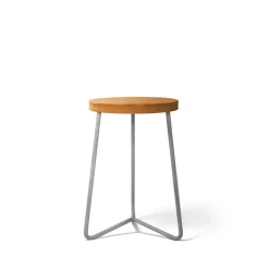 Grythyttan Stålmöbler Taburetes De Exterior Y Taburetes Altos De Exterior<Taburete V-1, Teca-estructura de acero galvanizado en caliente, 45 cm Marrón
