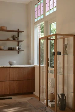 Kristina Dam Studio Vitrinas Y Gabinetes|Vitrinas Y Gabinetes<Vitrina Japanese grande, Roble aceitado en tono cálido Beige